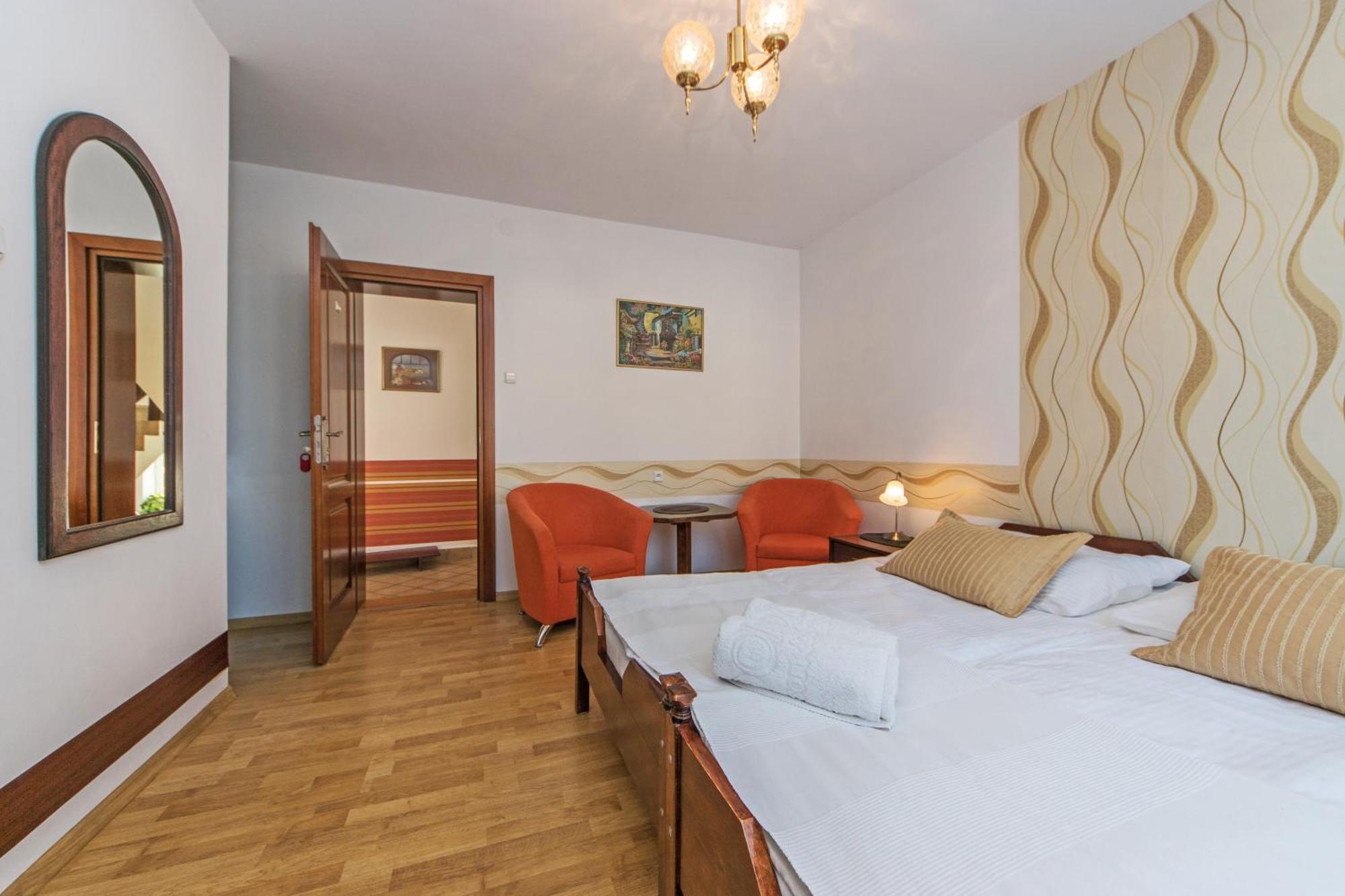 Krystyna Bed & Breakfast 3*